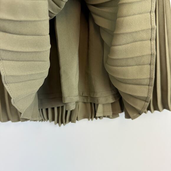 Banana Republic Pleated A-Line Mini Green Polyester Skirt Pull-On - Size 4 - Picture 3 of 9